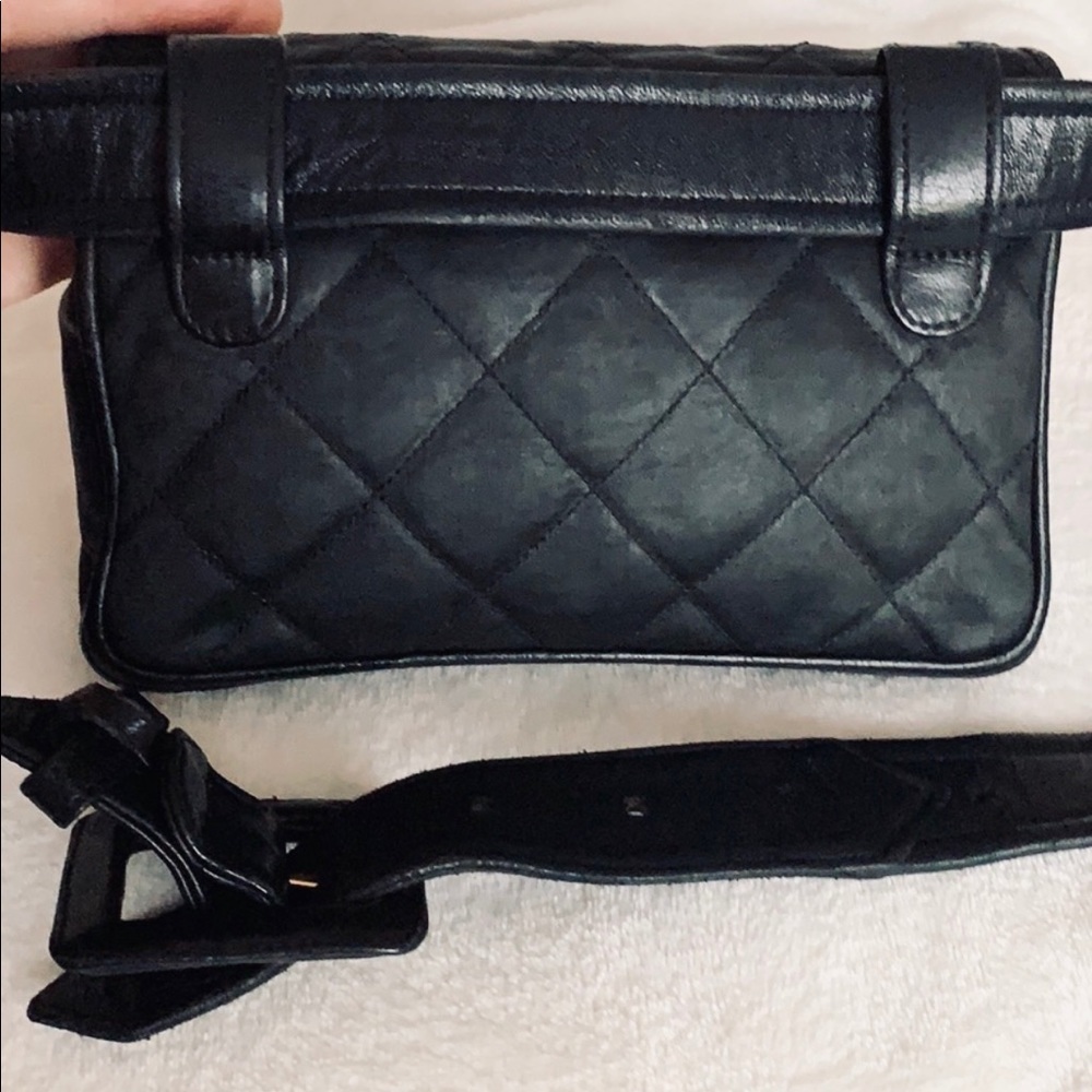 CHANEL Black Crossbody Bag with Gold Accents - Picture 5 of 16